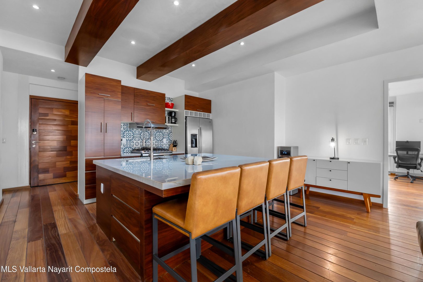 20251204194019333907000000-o