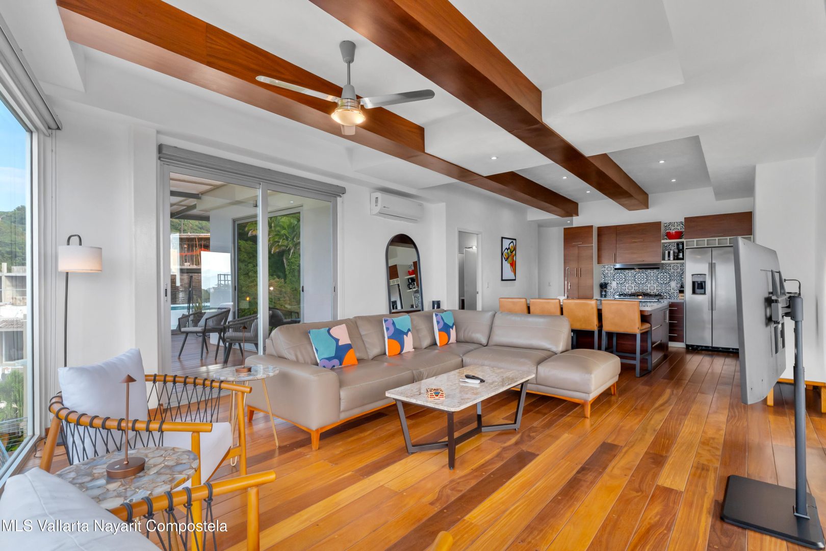 20251204194234413076000000-o