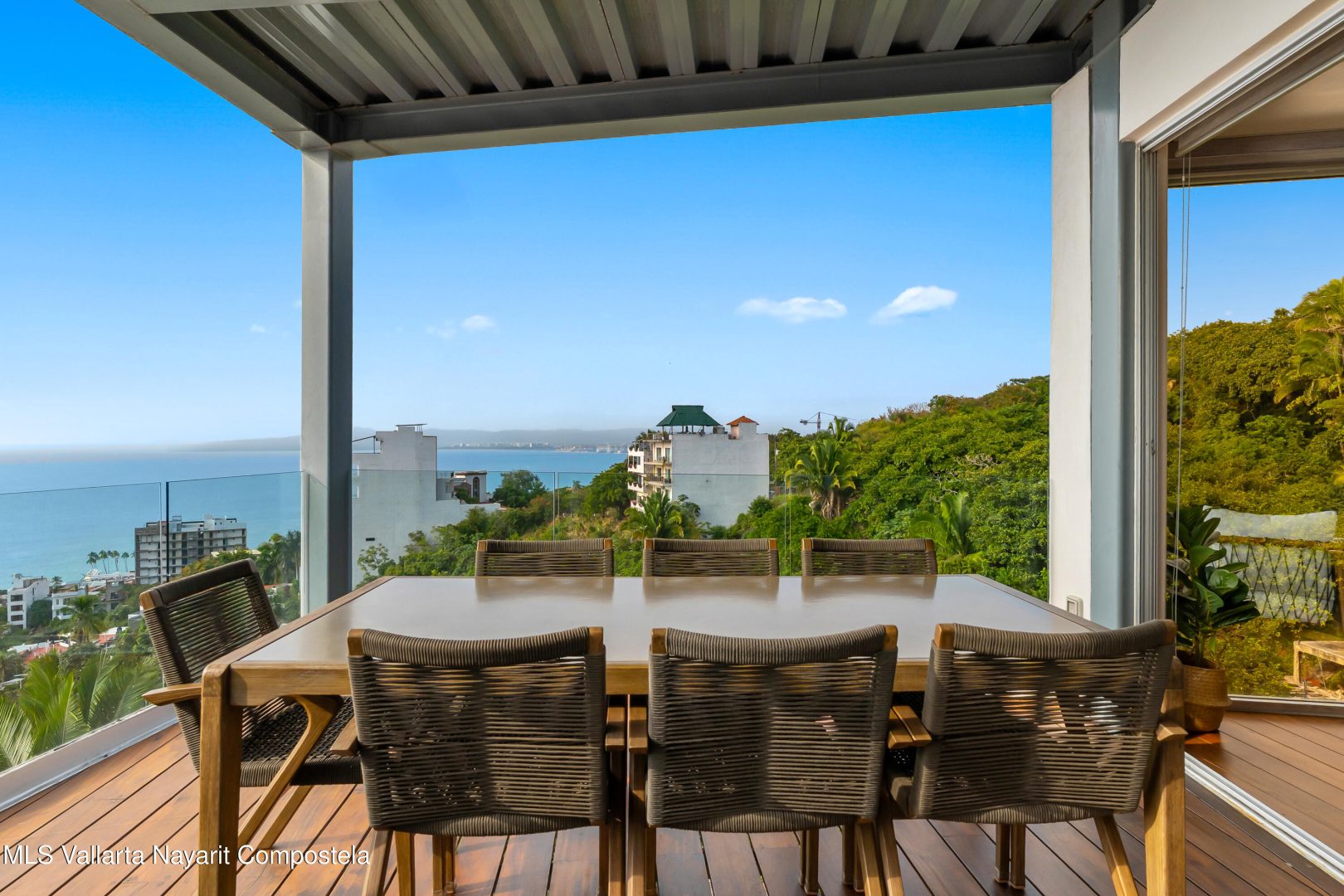 20251204194320605770000000-o