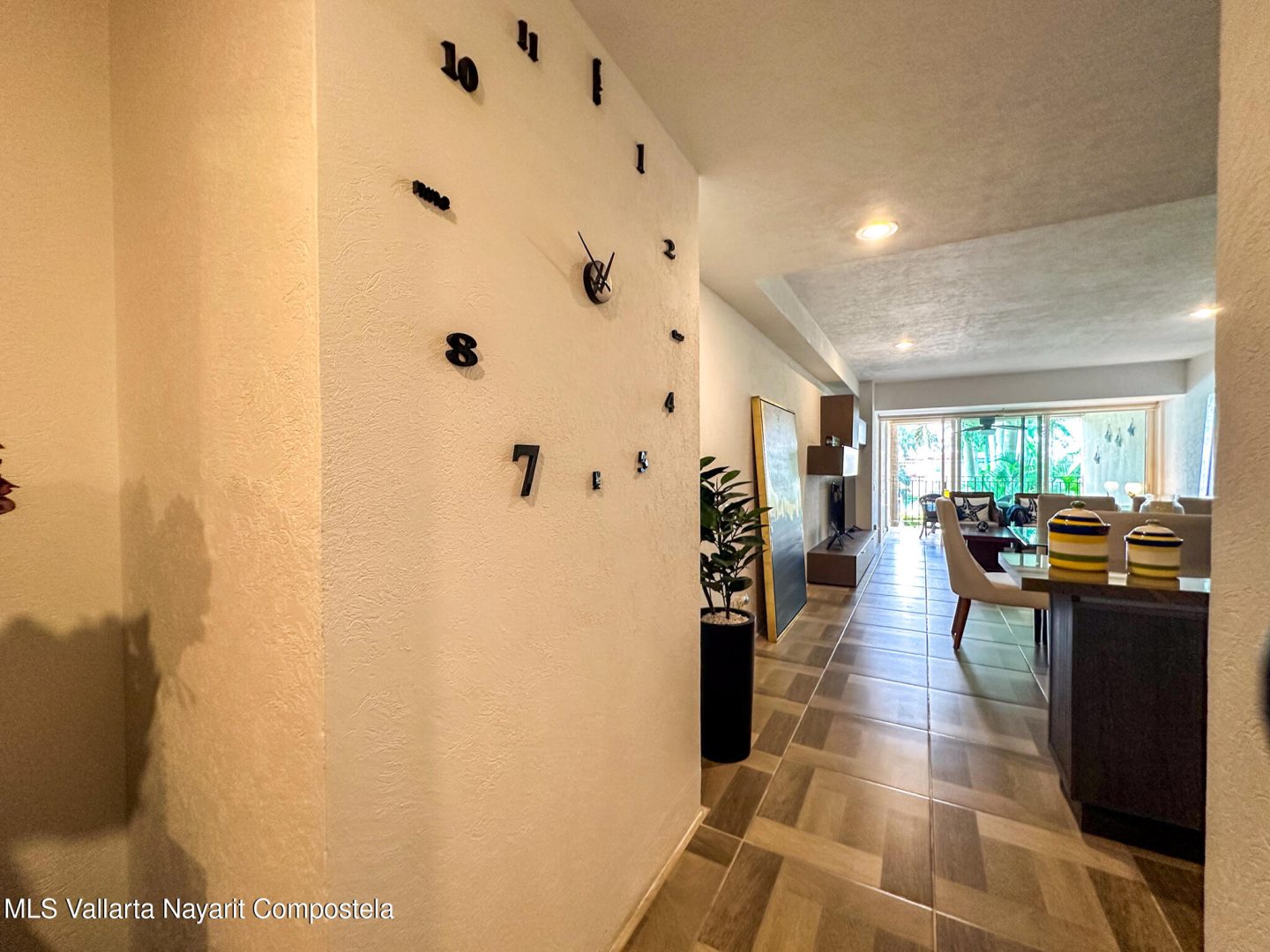 20251204195356403985000000-o