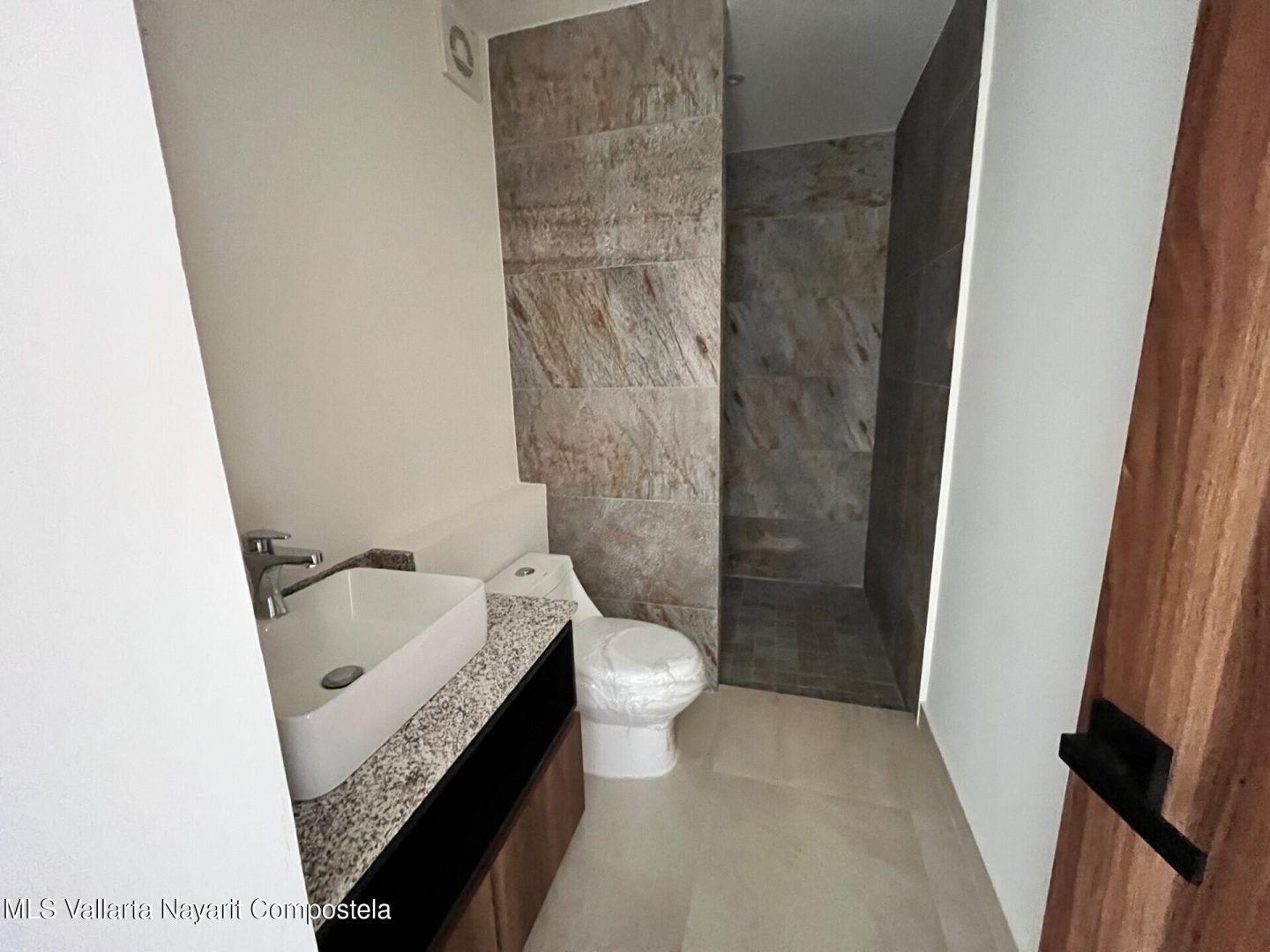 20251206194912556017000000-o