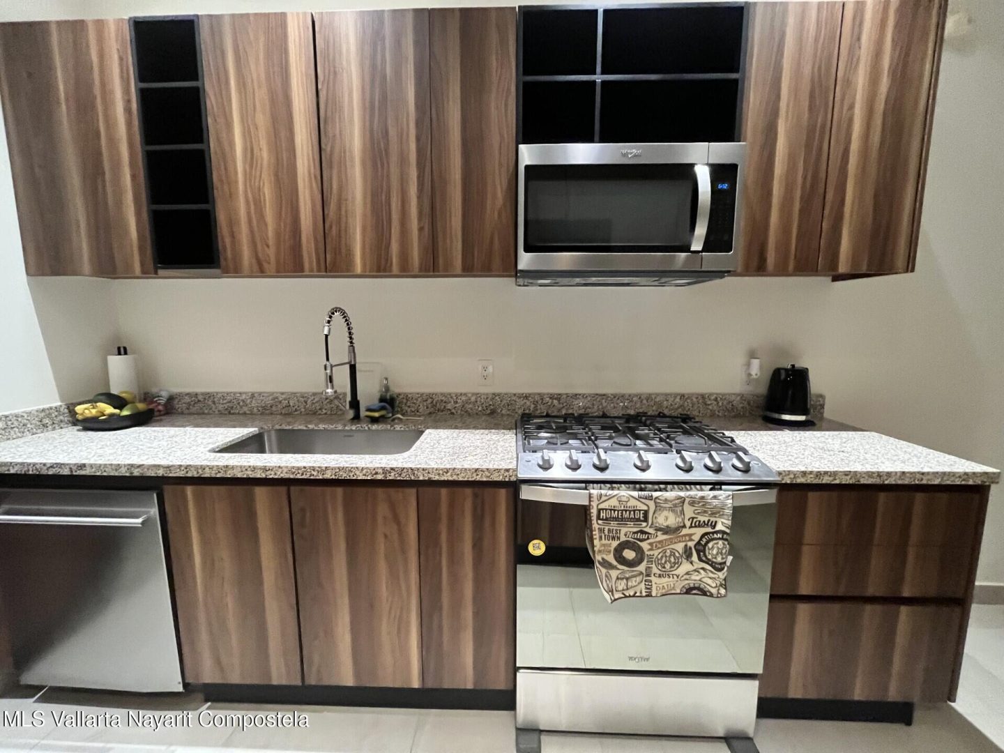 20251206194920560099000000-o