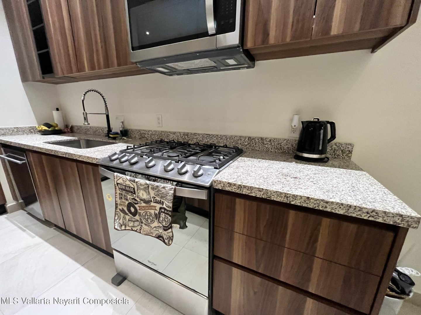 20251206194925208326000000-o