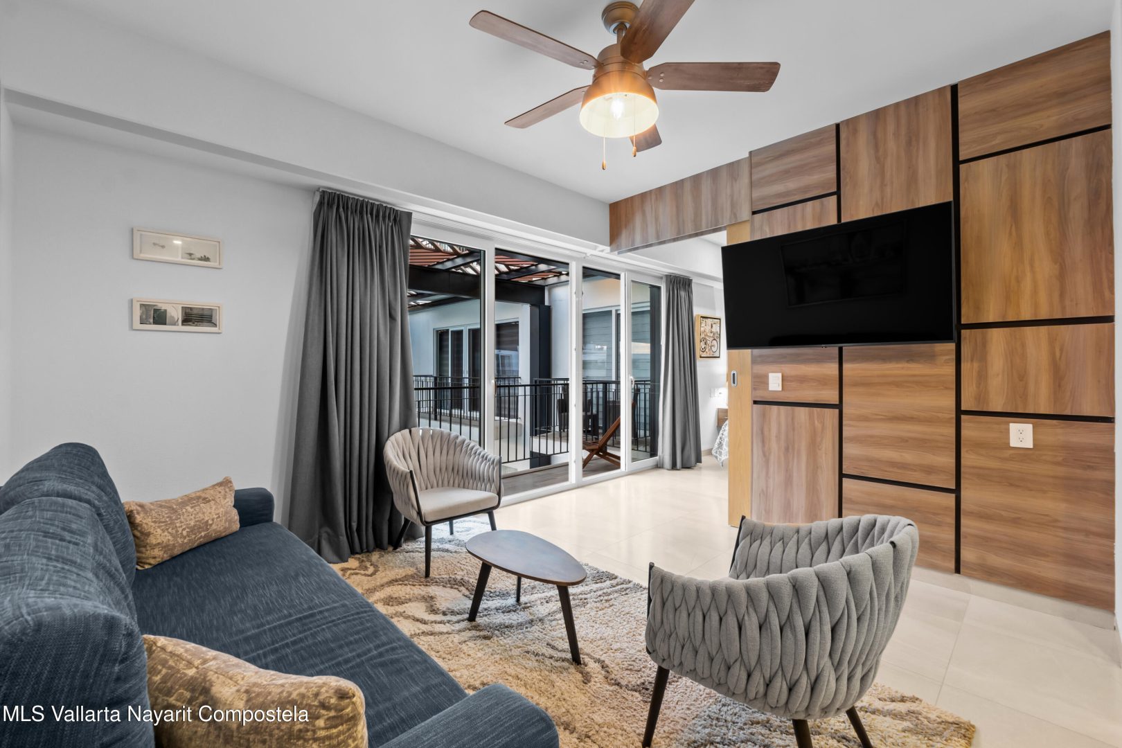 20251208190005808958000000-o