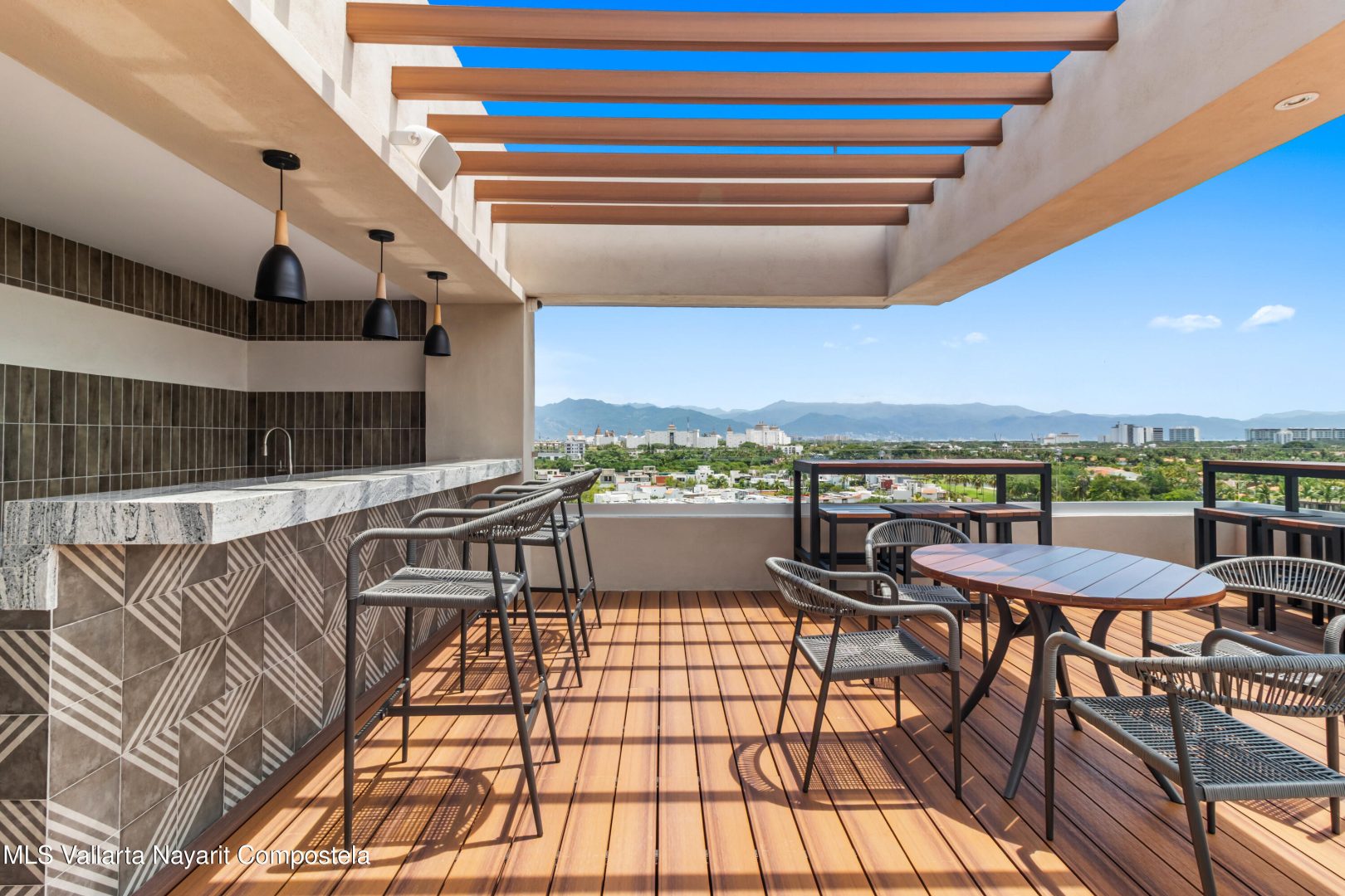 20251210183304705051000000-o