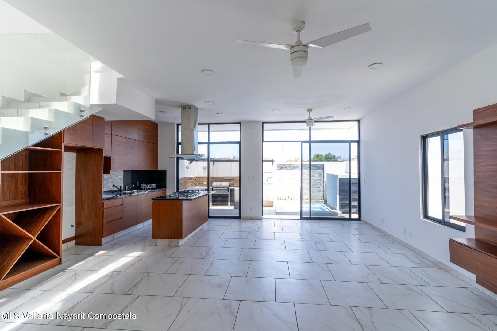 20251212213258458834000000-o