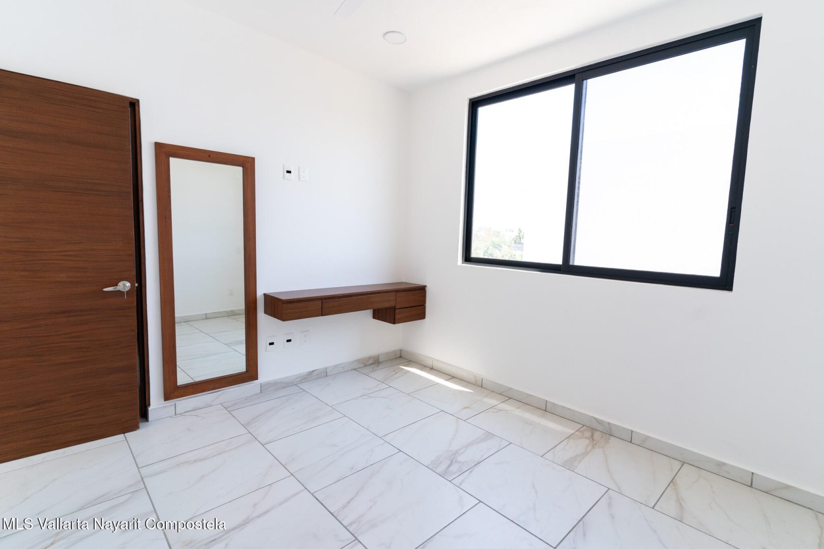 20251212213456422765000000-o