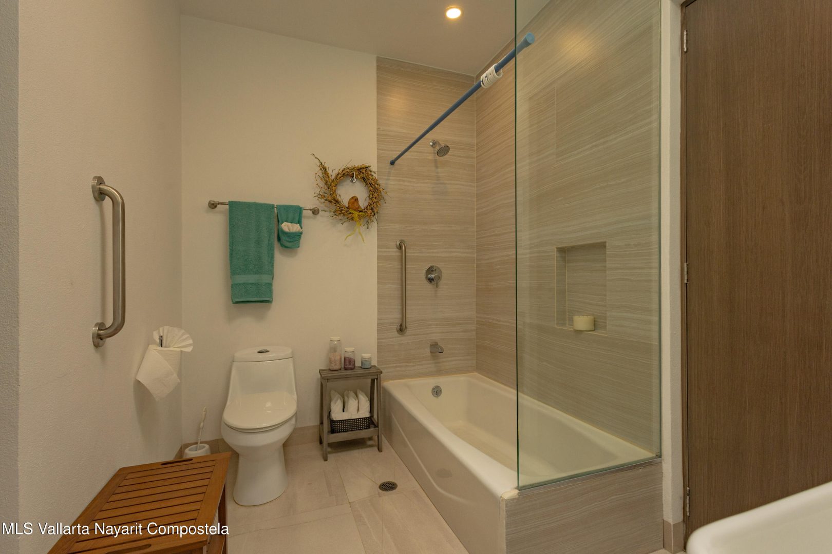 20251215170840863156000000-o