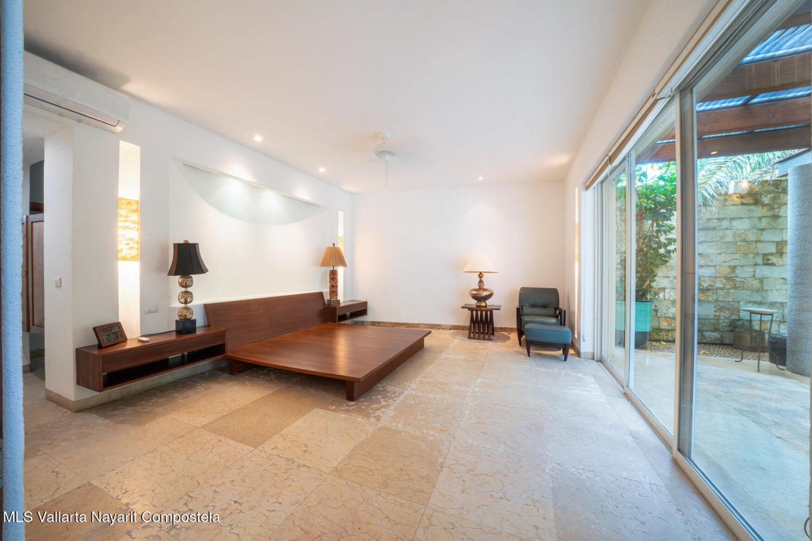 20251216161549042280000000-o