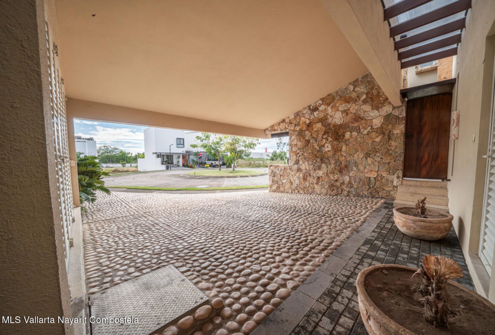 20251216161552646850000000-o