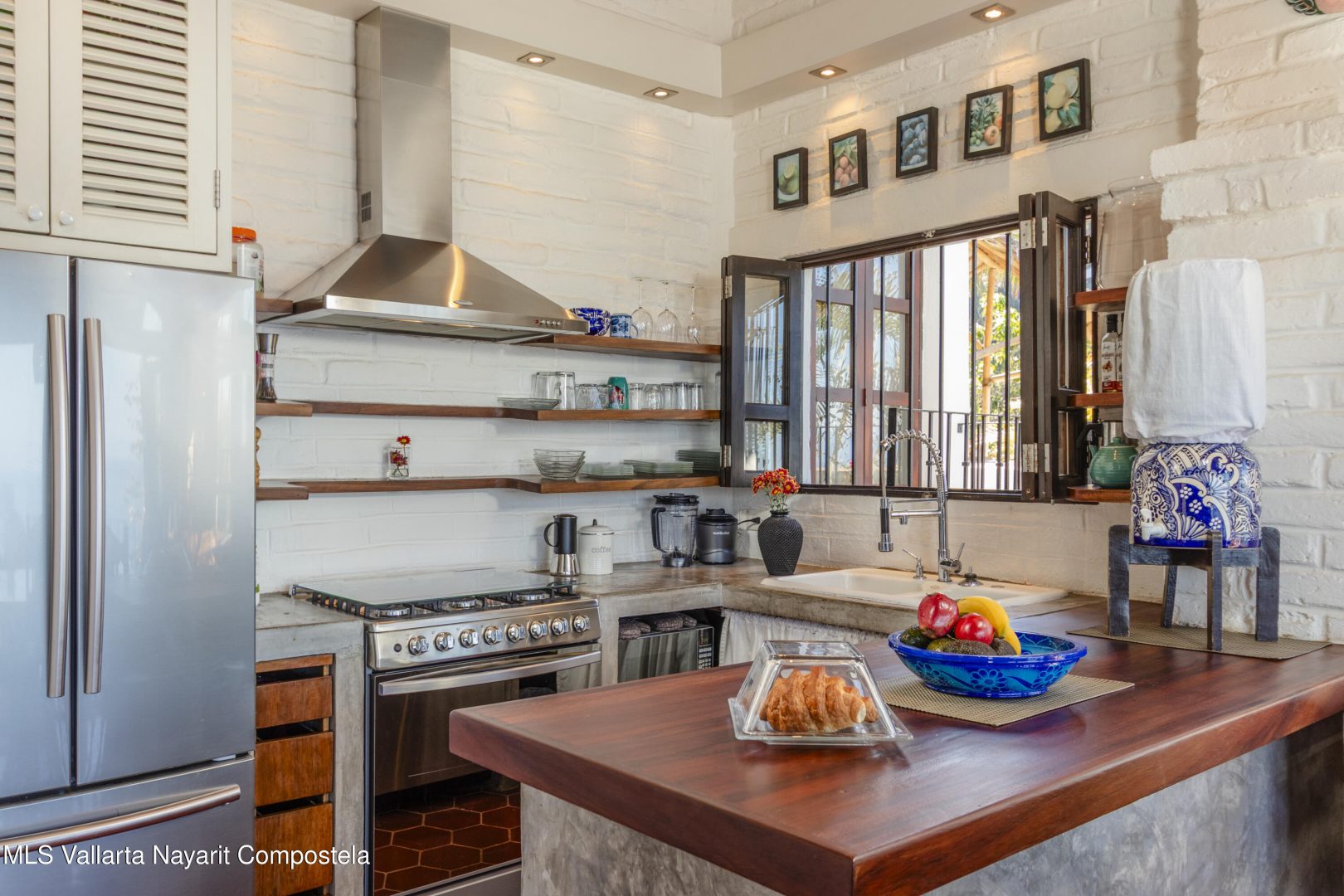 20251216175107404011000000-o