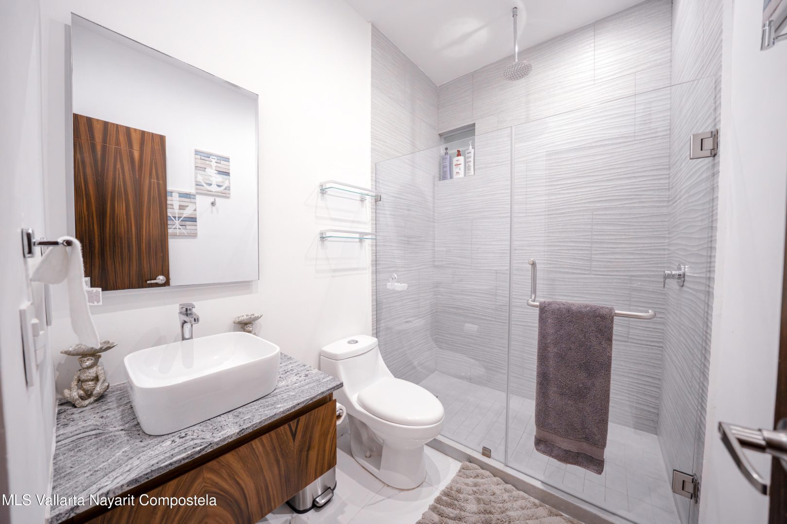 20251216180610559990000000-o