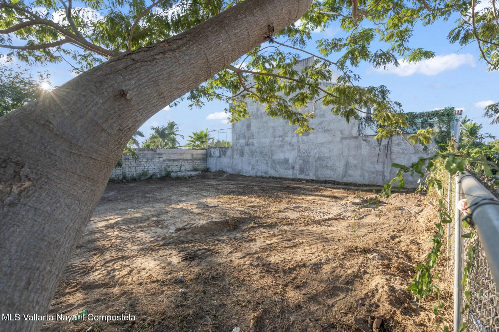 20251218142213143037000000-o