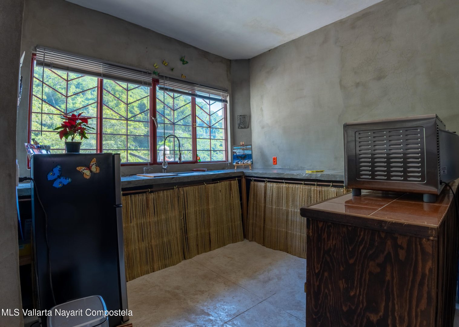 20251218231710009621000000-o