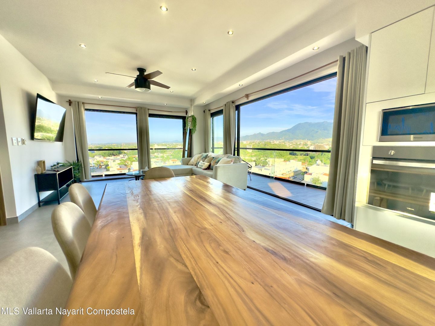 20251219203010883949000000-o