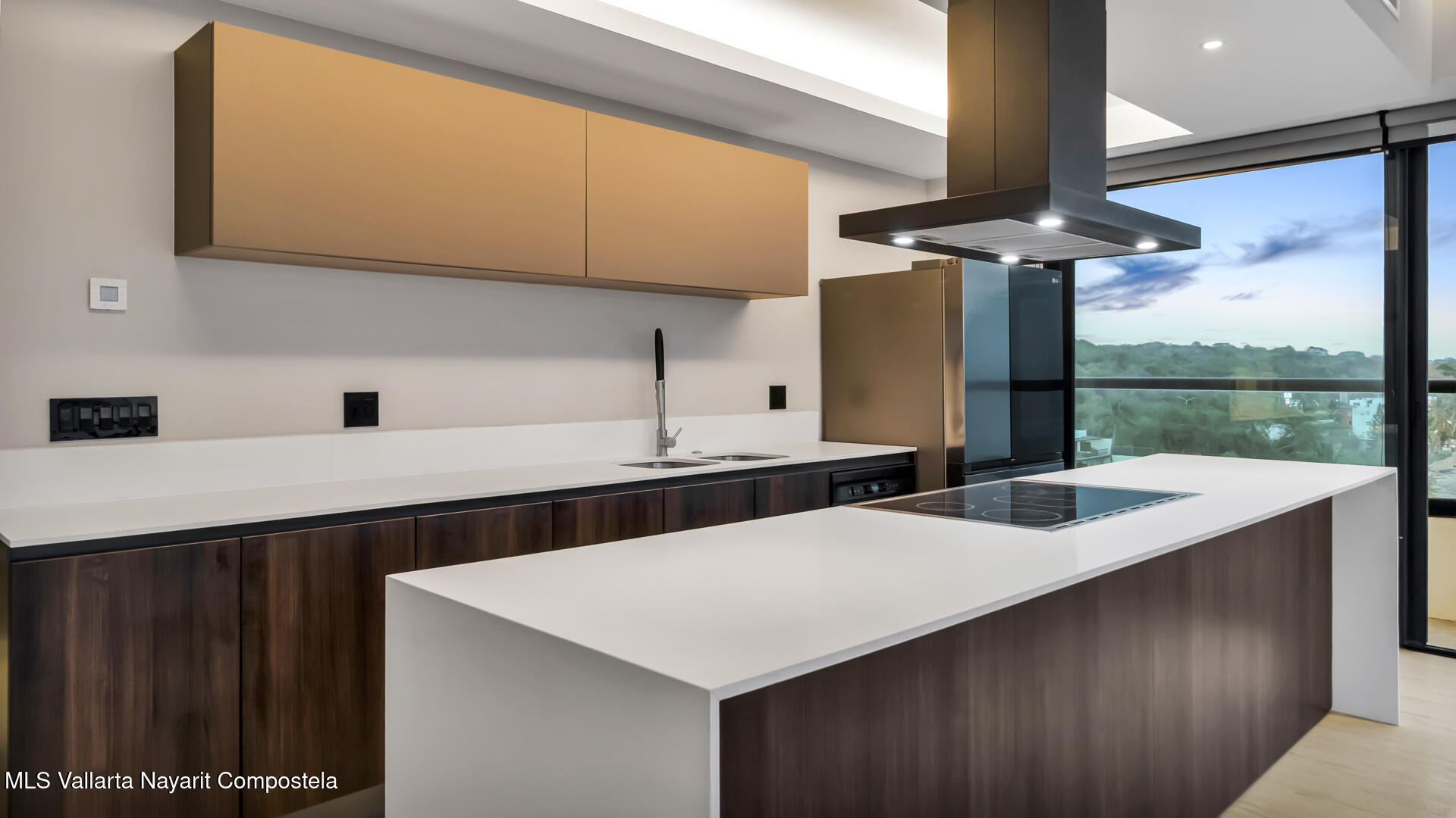 20251205175644240372000000-o