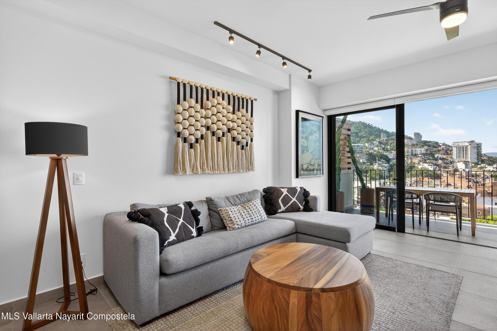 20251226203357521066000000-o