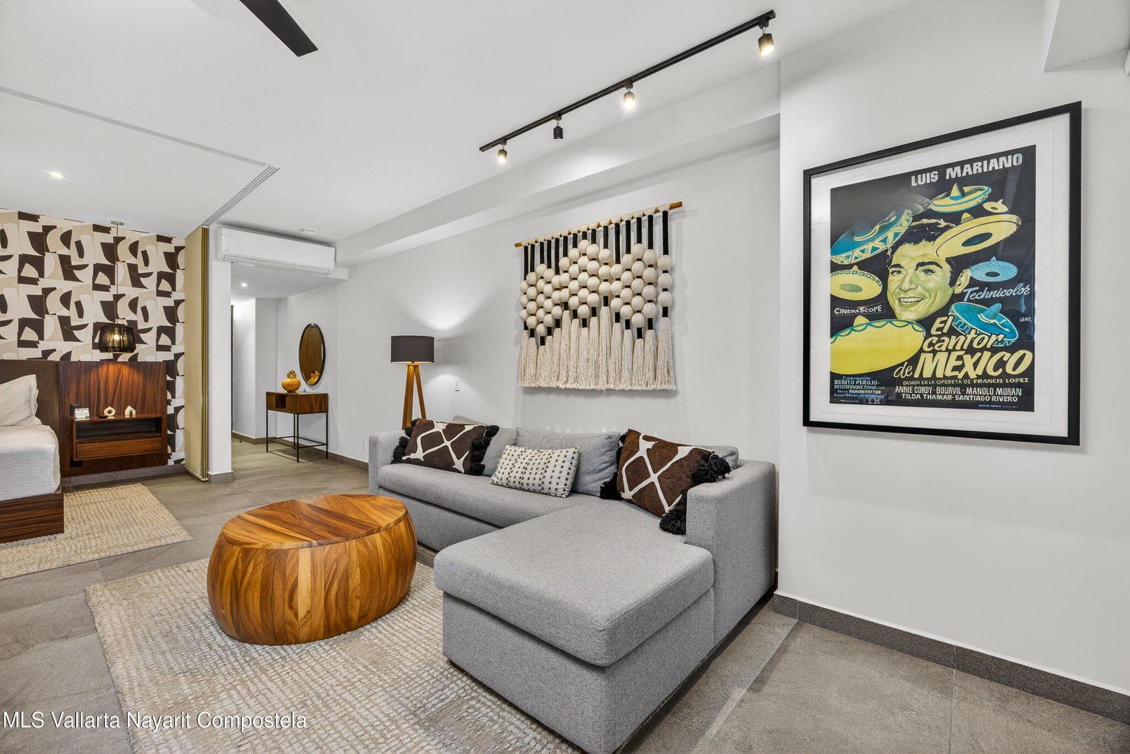 20251226203428464681000000-o