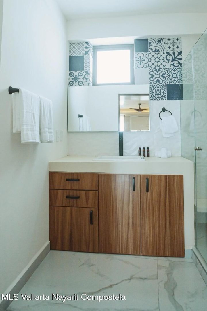 20251227212414251299000000-o