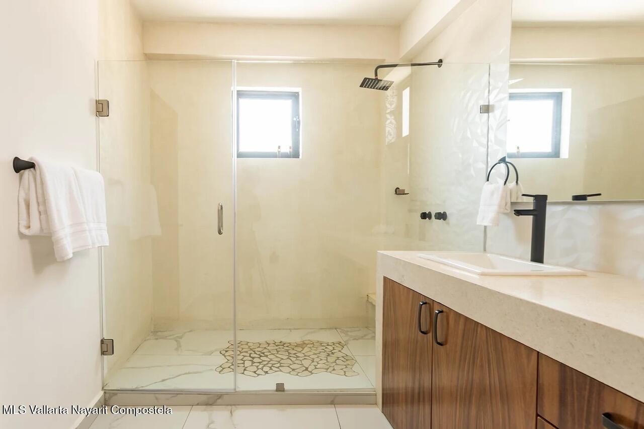 20251227212423940109000000-o