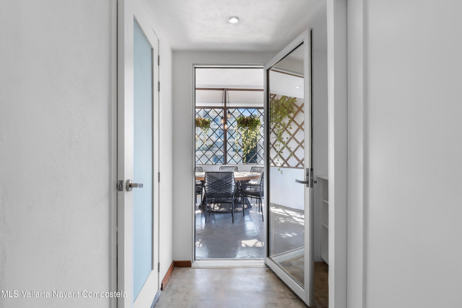 20260105192128503770000000-o