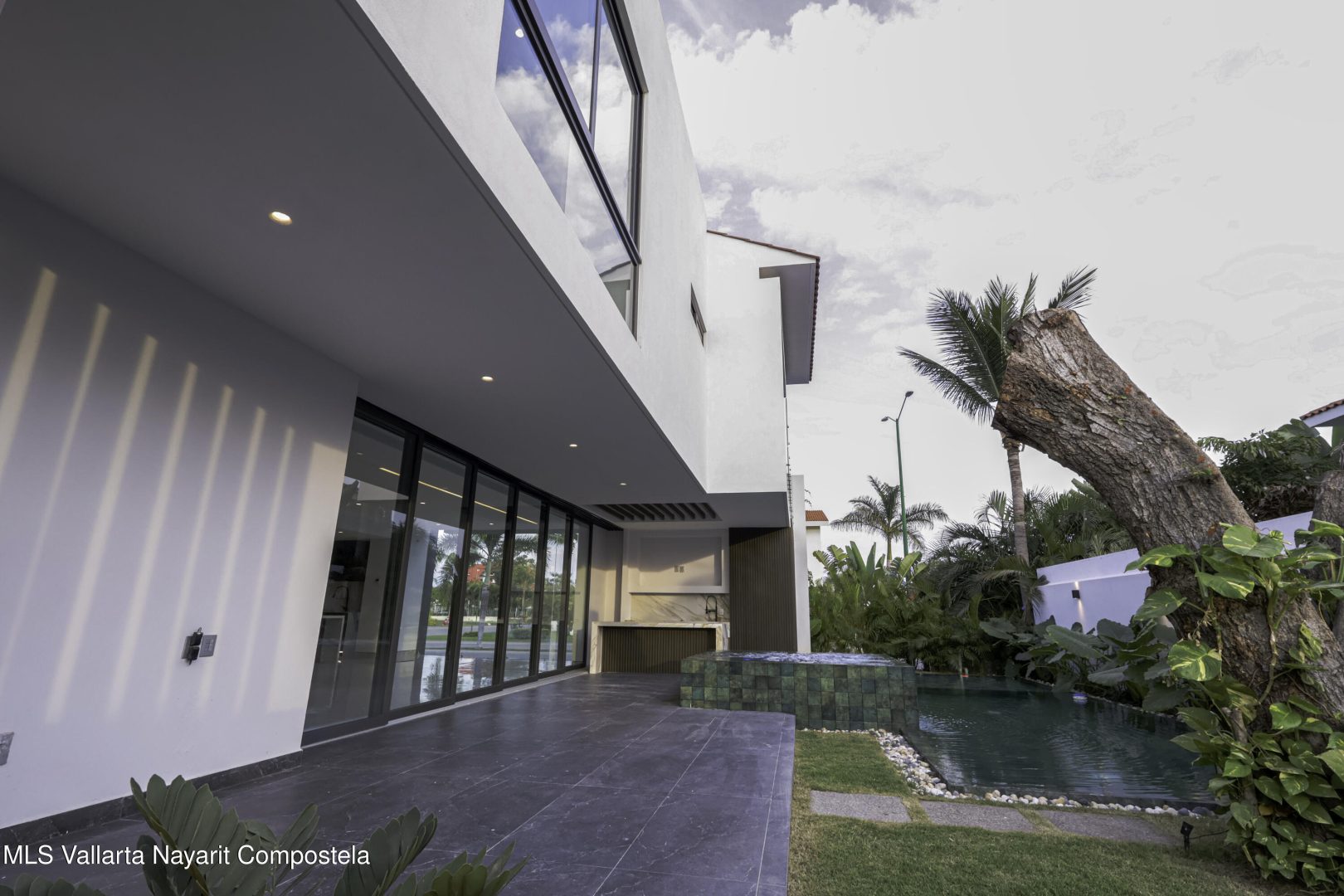 20260113180222104367000000-o