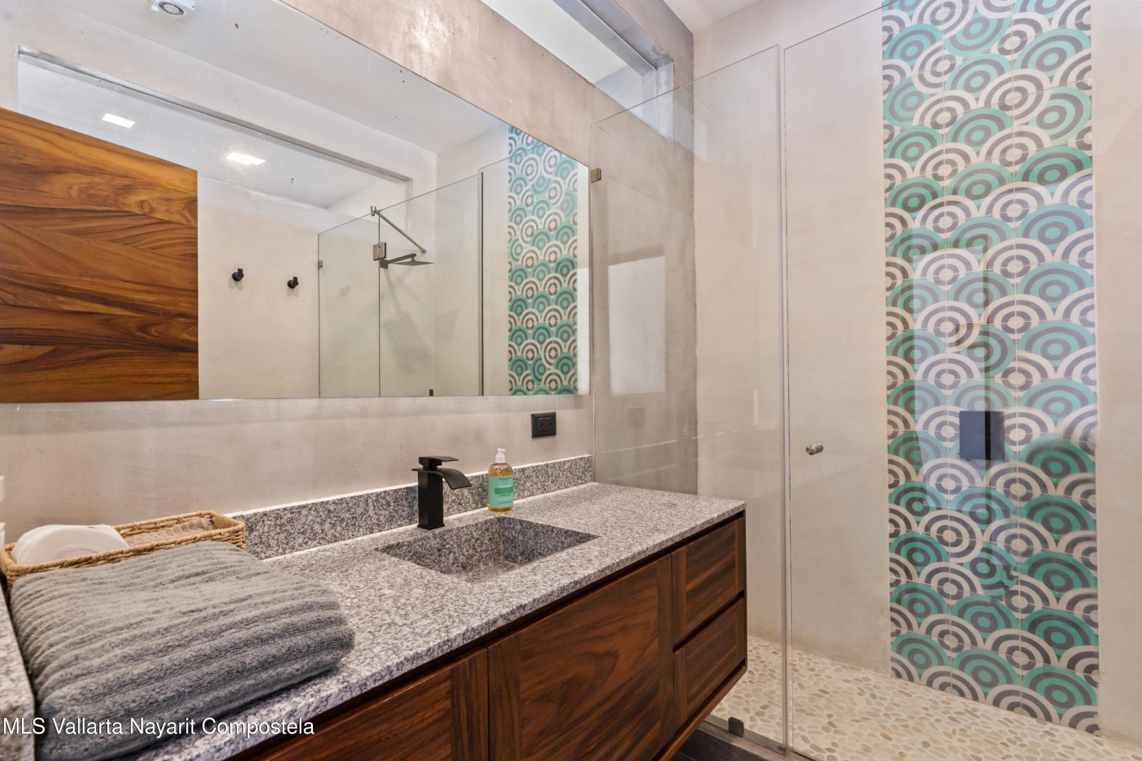 20260119190620016832000000-o