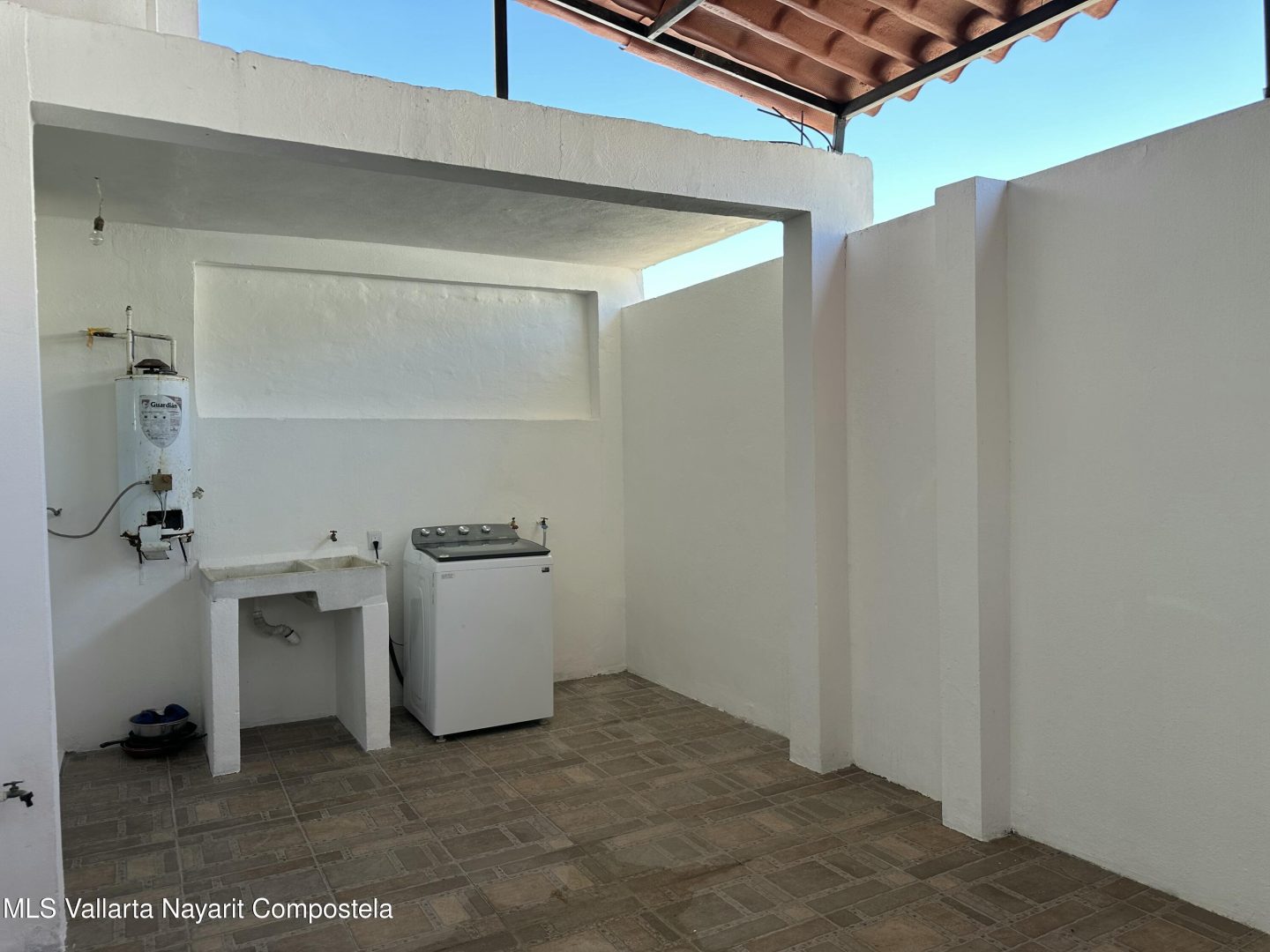 20251114210514943843000000-o