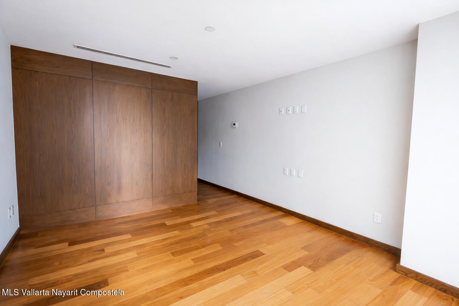 20260325212129525861000000-o