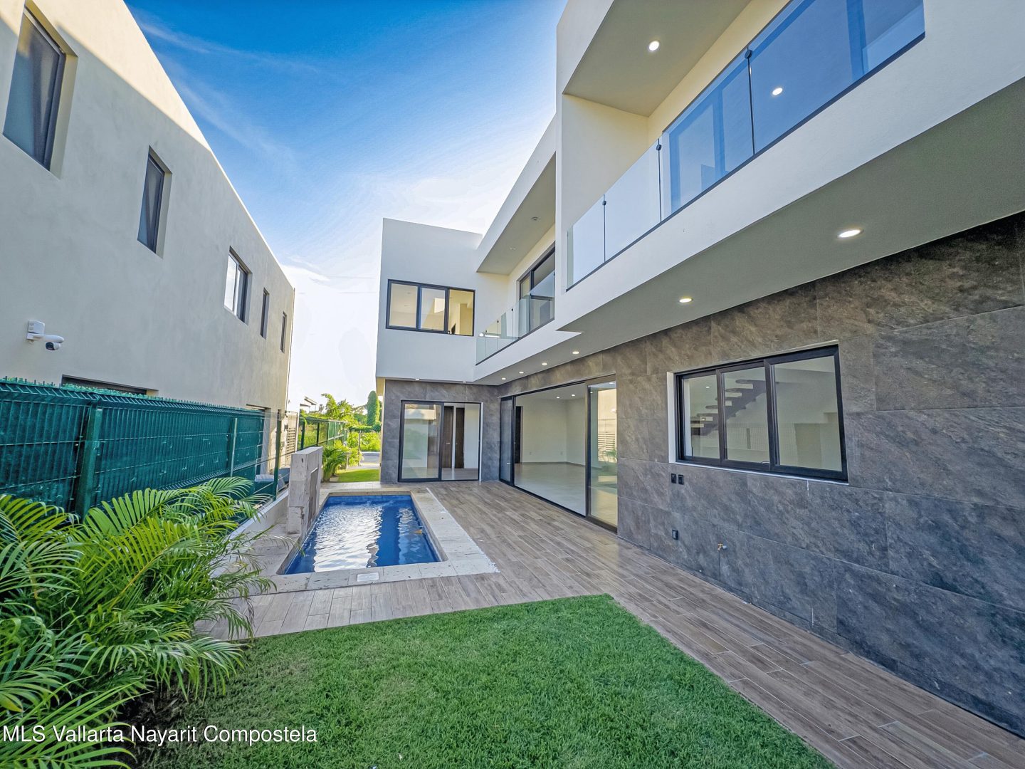 20251216214507326086000000-o