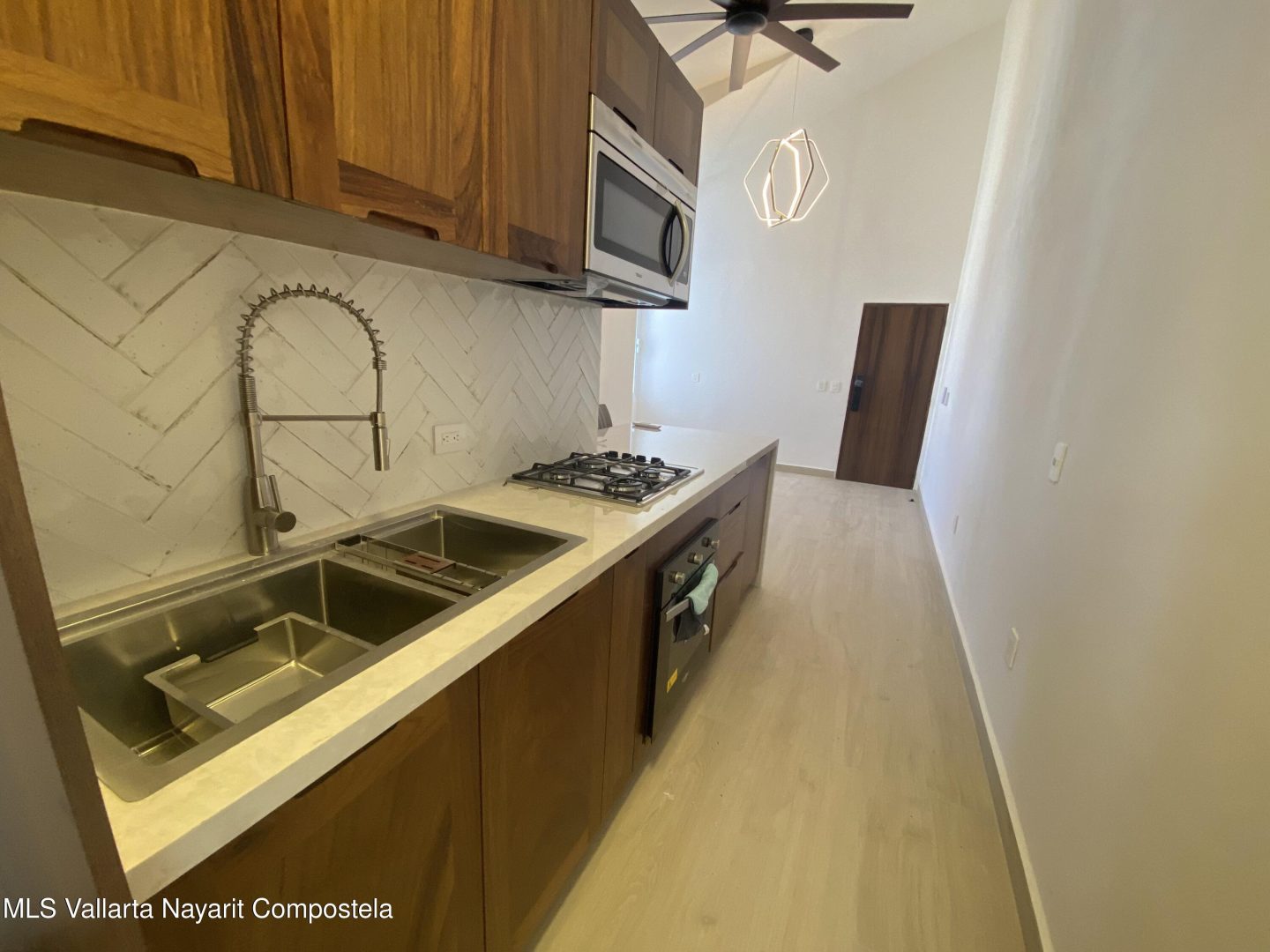 20260406221919457415000000-o