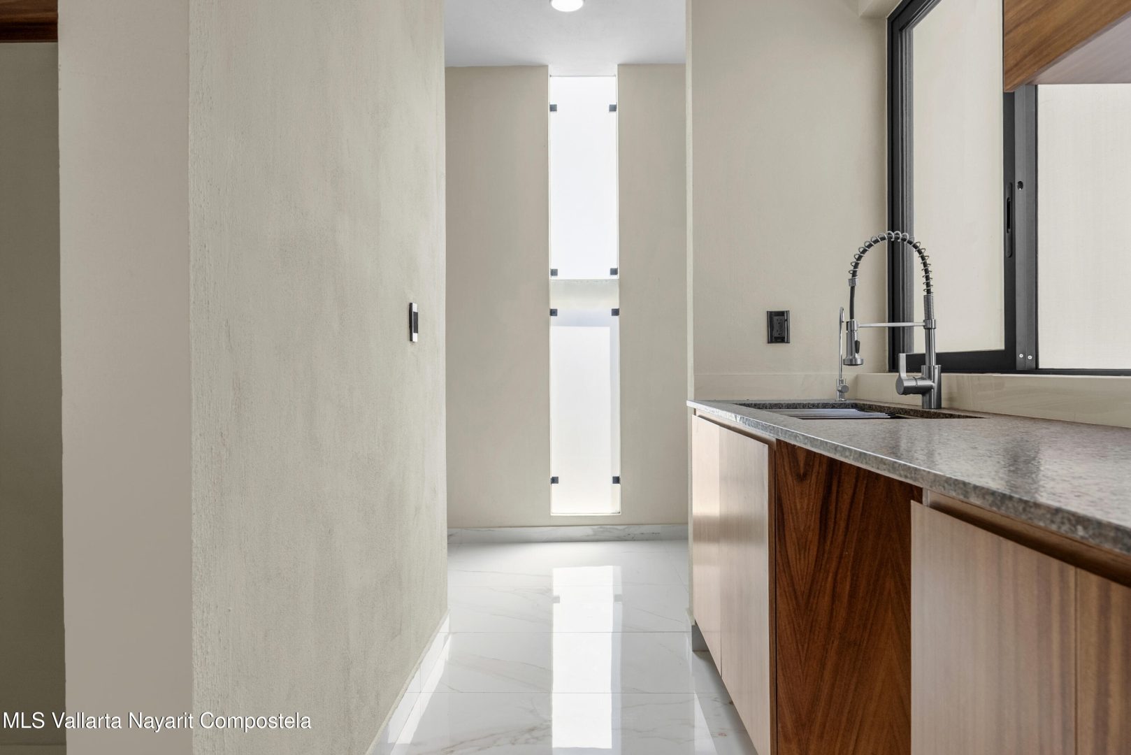 20260411210058270064000000-o